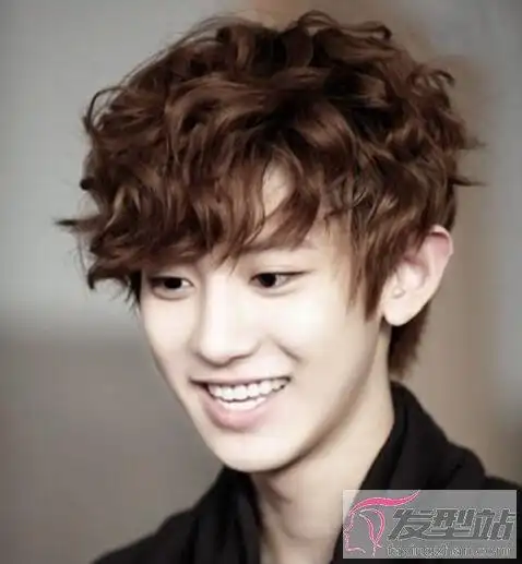 男生泰迪卷发型怎么烫 拯救发量让脸型瘦一圈