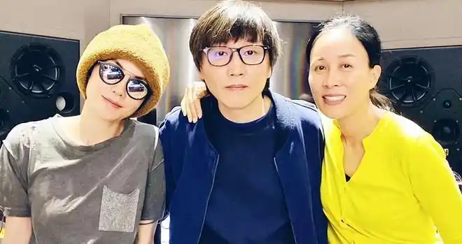 2004年那英刚生下高峰的儿子王纳文就找上门来你才是小3