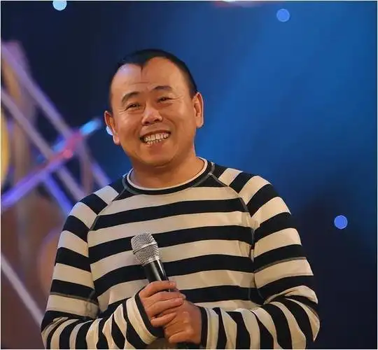 潘长江65岁陷晚节风波名和利救不了崩塌形象艺术家光环不再