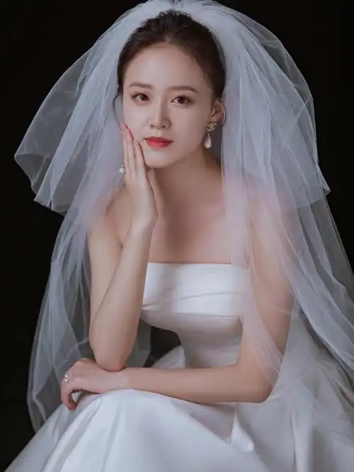 婚纱照修出一套个人写真