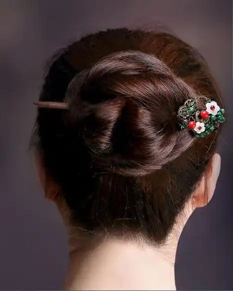 玉钗斜簪云鬟髻炎炎夏季,用发簪挽出清凉发髻(简易盘发方法