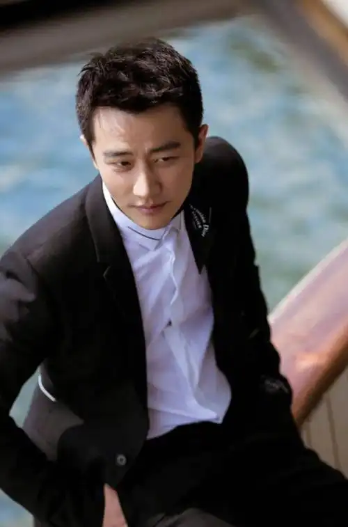 回顾黄轩:3年内失3位至亲,15封家书让人泪目,恐婚原因让人心疼