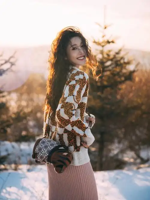 toryburch与姜贞羽步入新旅