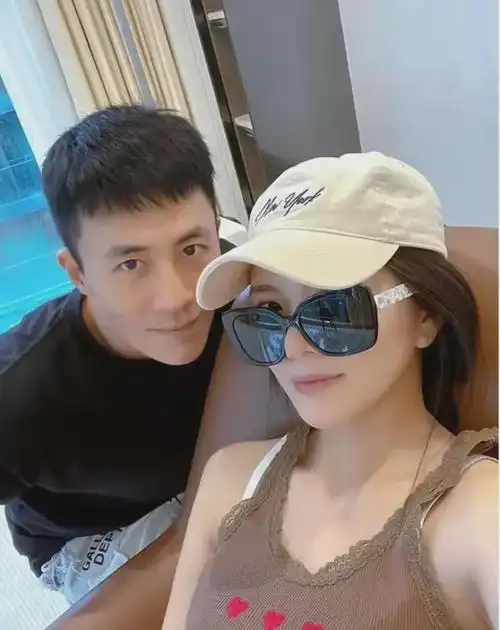 杜淳老婆王灿带娃吃饭被烫伤她的可怕遭遇很多家庭还在重演