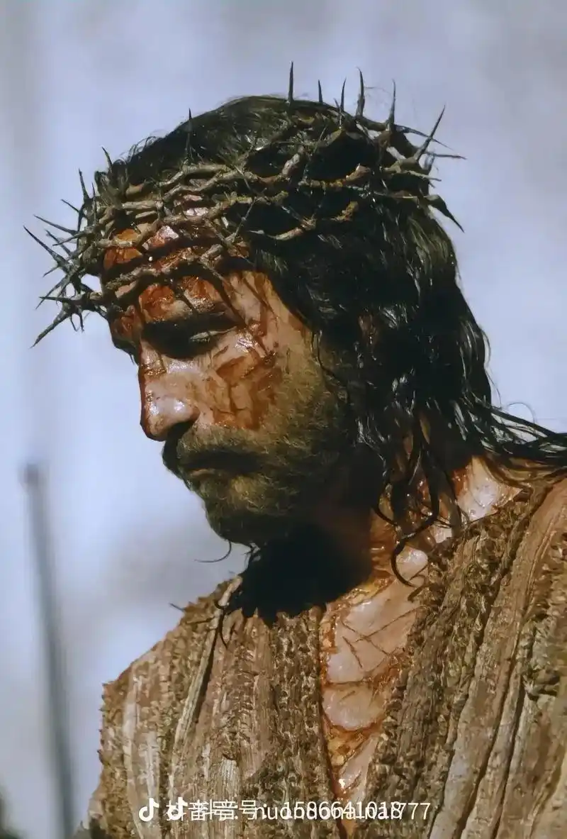 主耶稣基督为了我们背着沉重的十字架010101 - 抖音