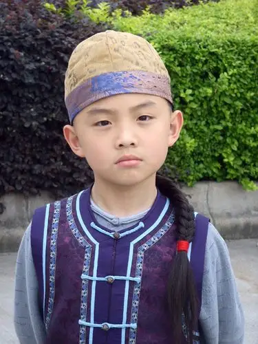 p>郑伟,2000年12月18日出生于北京市,中国内地影视男演员,就读于南京