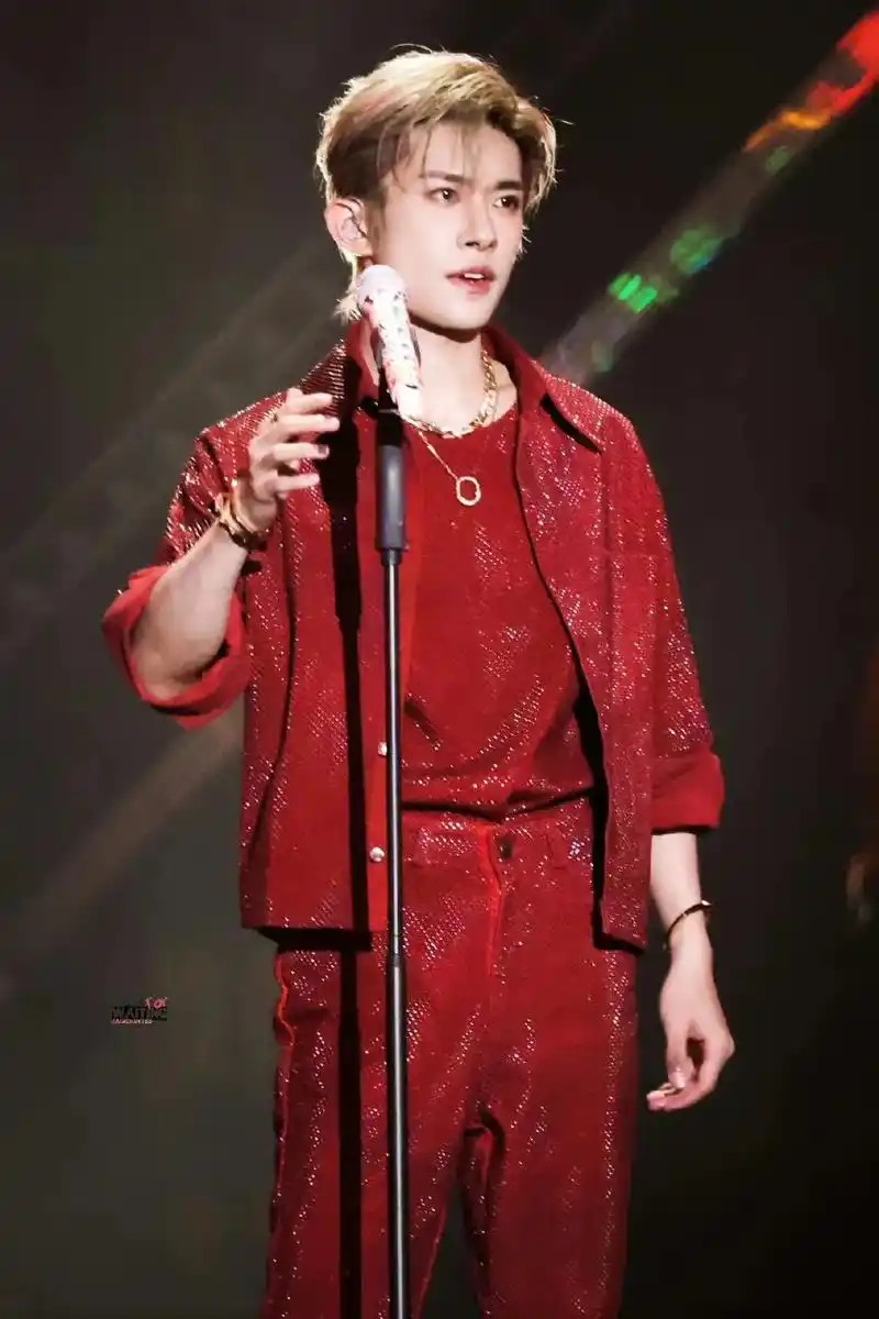 tfboys十周年演唱会各家站姐神图合集.第④期:易烊千玺篇 - 抖音