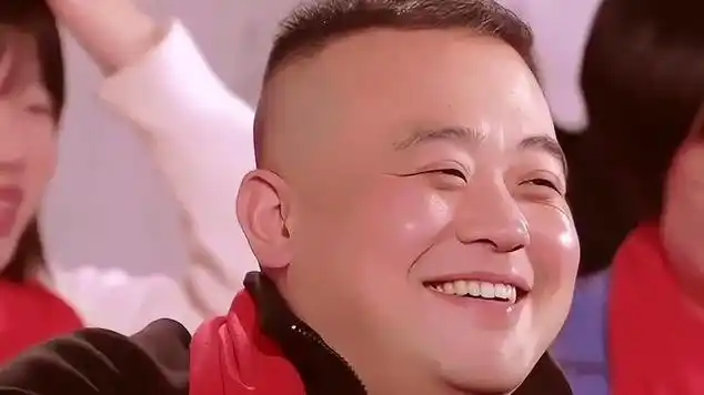 主持人崔永元和林心如演唱《溜溜的她》经典歌曲推荐百听不厌|内陆