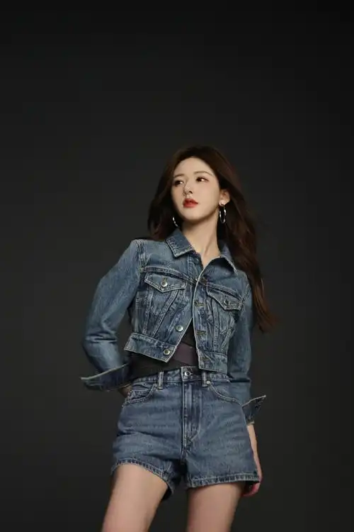 甜酷女孩  7815一露有你,情思不变7815神仙颜值赵露思78