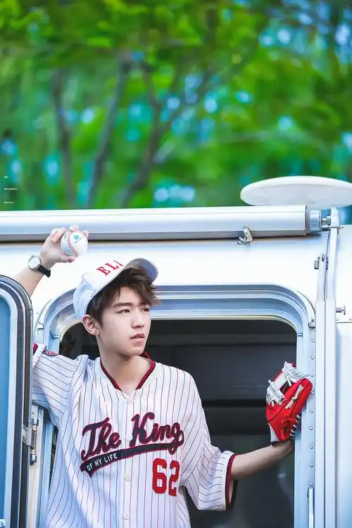 5月24日 18:13   关注  王俊凯 评论 收藏