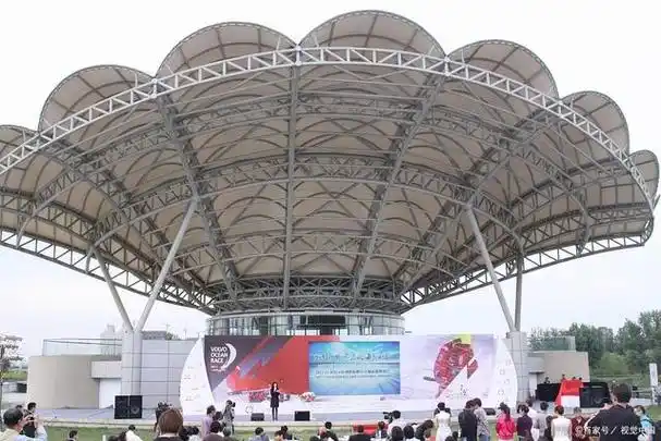社区演出舞台膜结构:打造独特的户外表演空间