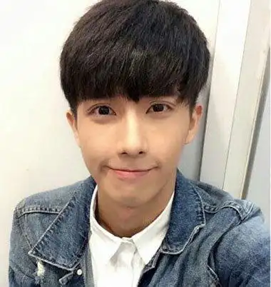 2016锅盖头男生发型 男生可爱锅盖头发型