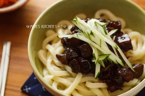 男人厨房上菜!黑色情人节必吃的「韩式炸酱面」