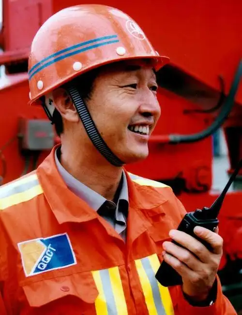 数风流人物|许振超:新时代港口工人"不服输"