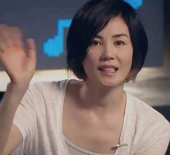 王菲挑染金发显叛逆,与马云同场朴素造型遮不住气场_风格_效果_头发