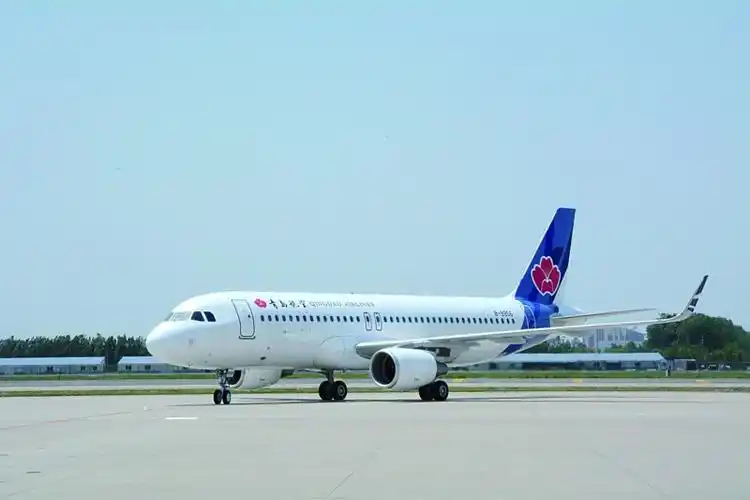 【图】青岛航空第二架飞机抵青(图)