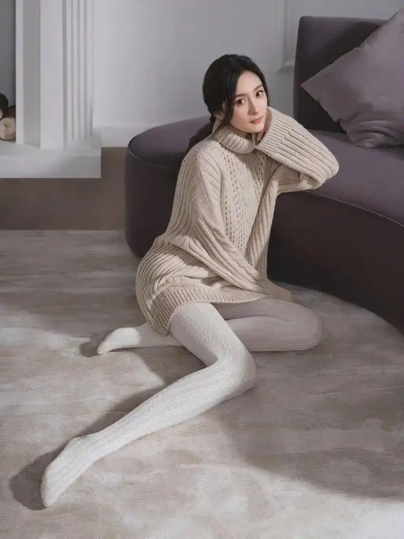 杨幂丝袜广告,每个都很诱人#女明星# #娱圈新动向# #美女#