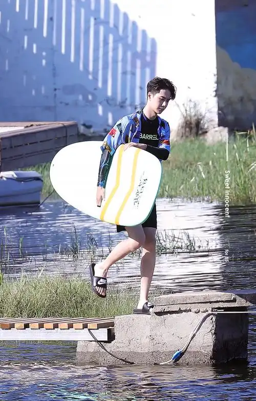 王一博夏日冲浪店