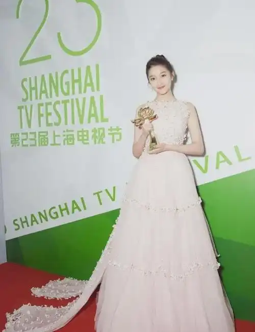 狗仔爆料鹿晗关晓彤未婚先孕果真如此吗