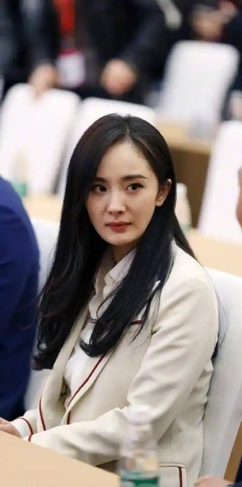 杨幂生图曝光,皮肤松弛黯然无光,还有这么厚的双下巴!_感觉_整张_照片