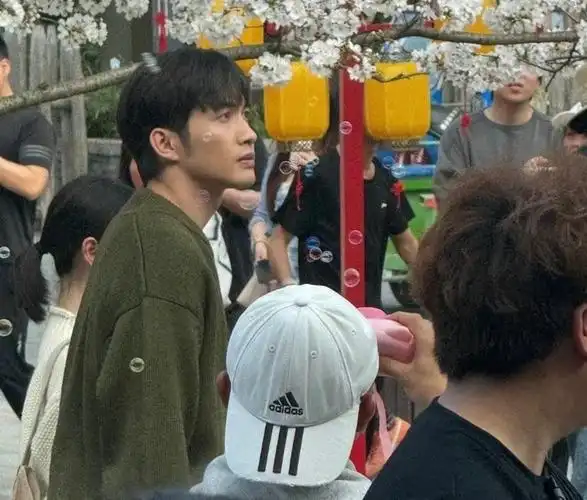 张彬彬新剧拍摄现场,状态不佳,颜值下滑,还曾被女主粉丝嫌弃