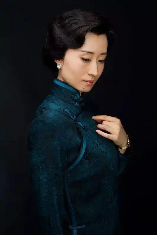 许晴穿旗袍像大小姐而比她小7岁的刘敏涛穿旗袍却像夫人