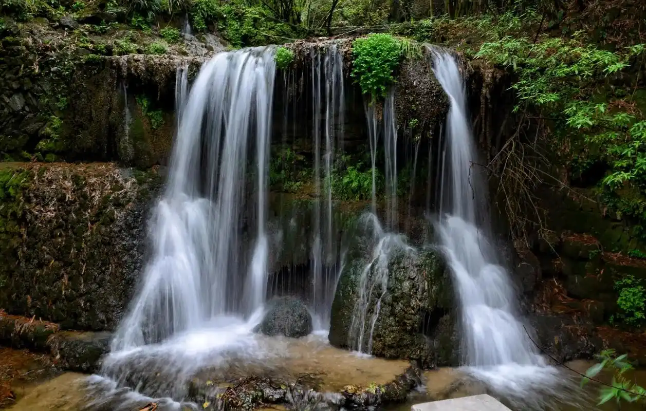 贵州天河谭公园,一个以水为主题的公园,除了水景还是水景.众多 - 抖音