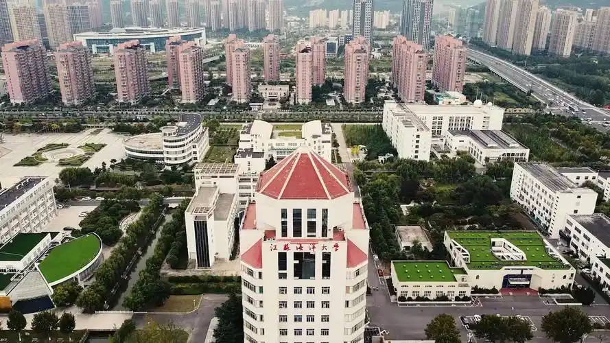 学生校园无人机航拍江苏海洋大学主楼