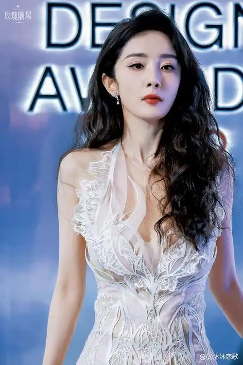 杨幂芭莎红毯造型,太绝了!