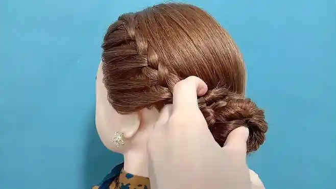 端庄优雅的聚会盘发显年轻有气质,30到60岁均可以扎-时尚视频-搜狐