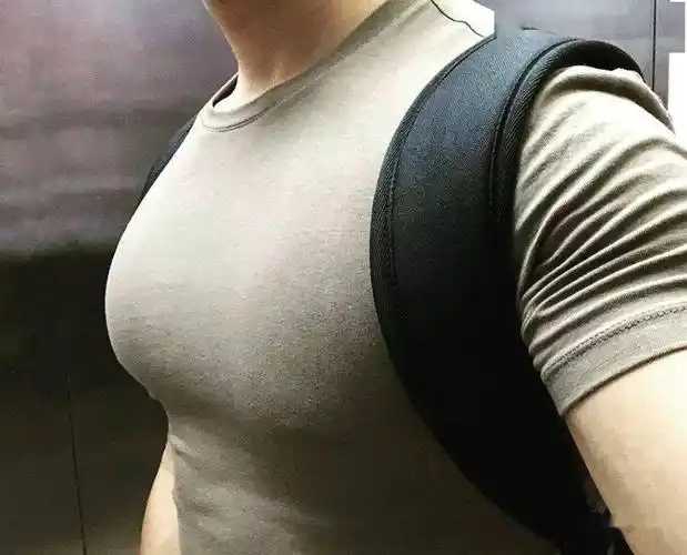 这就是胡歌胸肌撑爆衣服的快感吧