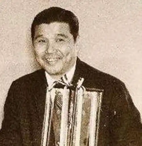 香港四大探长之首勾结黑帮坏事做尽却安享晚年活到了90岁