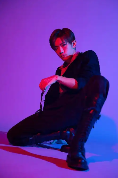 发型图片 1/6 2/6 3/6 4/6 5/6 6/6 上一组图 下一组图 易烊千玺