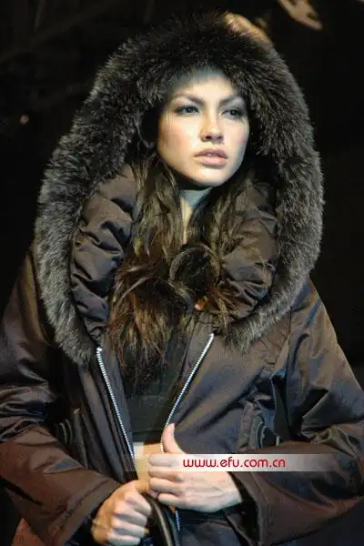 国际名模rosemary领衔走秀nee07秋冬新品发布会