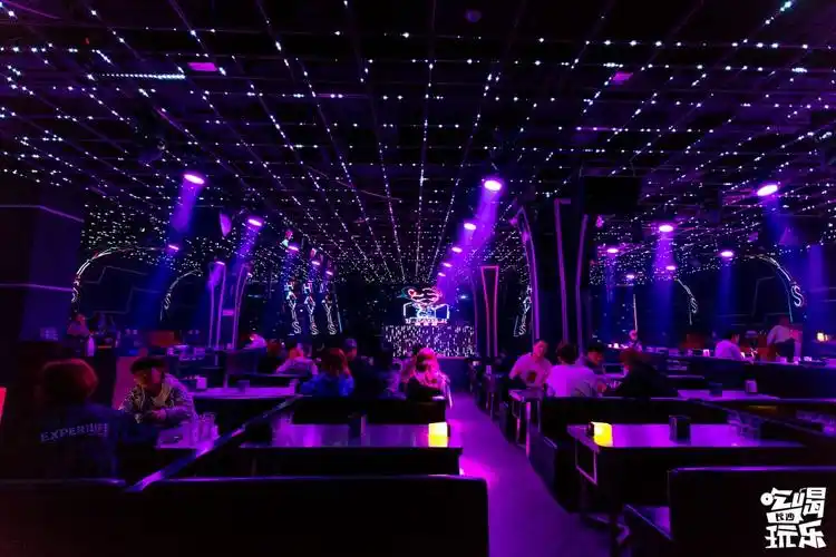 藏于市中心的这家酒吧,带你一站式解锁狂嗨模式～_手机搜狐网