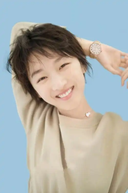 周冬雨 一个笑起来"找不到眼"的女子,调皮下的可爱