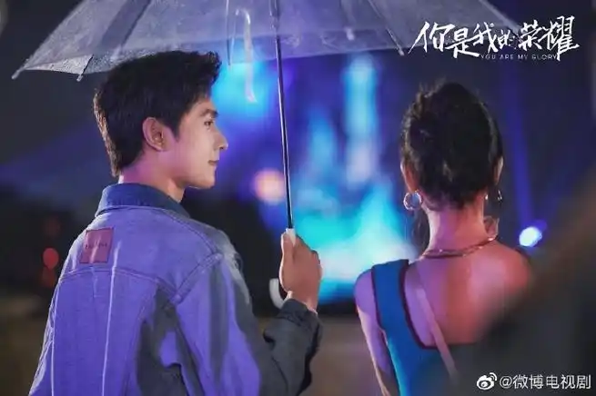 剧版你是我的荣耀官方超话#杨洋迪丽热巴情侣氛围感#于途和乔晶晶的