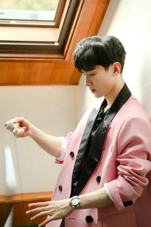 白敬亭长风渡#bjt#白敬亭顾九思#白敬亭壁纸 | 白敬亭头像"愿你乘风