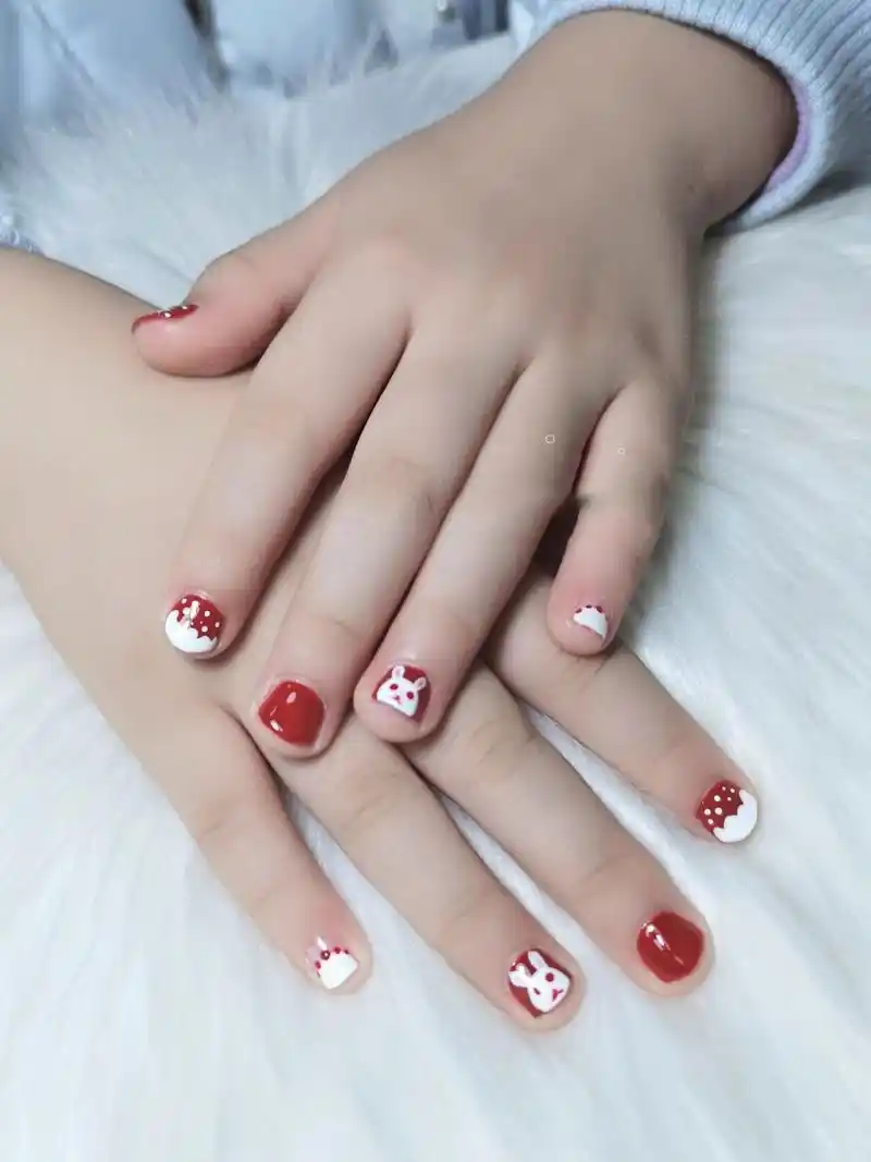 儿童美甲兔年美甲 一年级的小盆友的指甲太小了坐不住,洪荒之力都控制