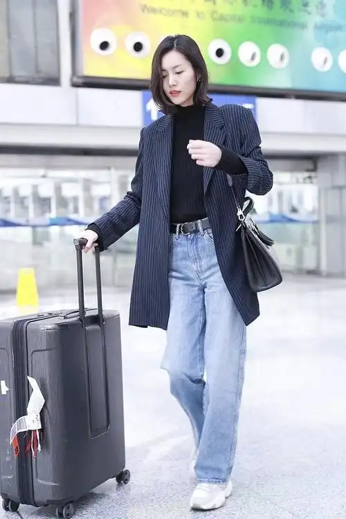 大表姐刘雯日常穿搭展现超模气场学会3大法则你也能如此吸睛