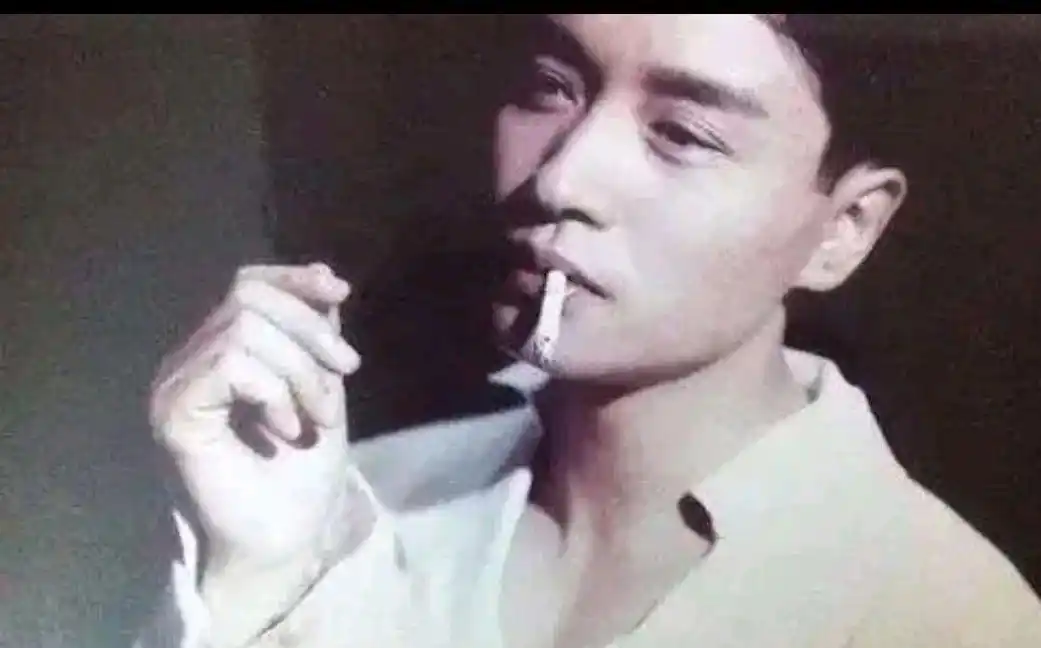 张国荣故事之吸烟的男人