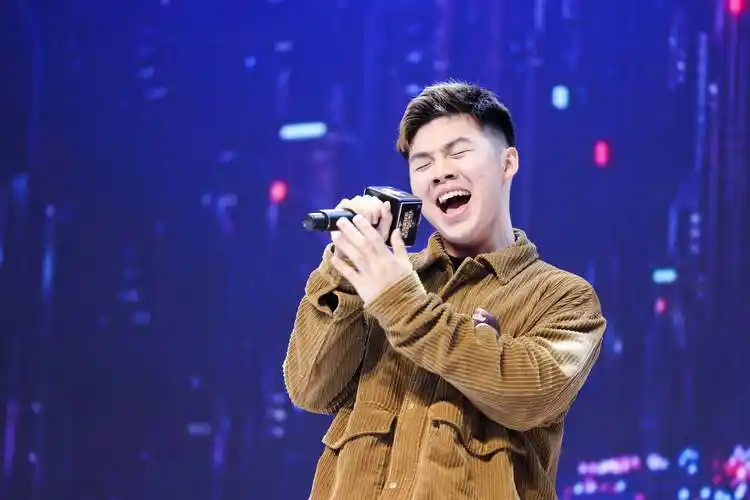 专访| 《这就是歌手》广州最佳人气歌手 李鸿墅:相信我下次会做得更好