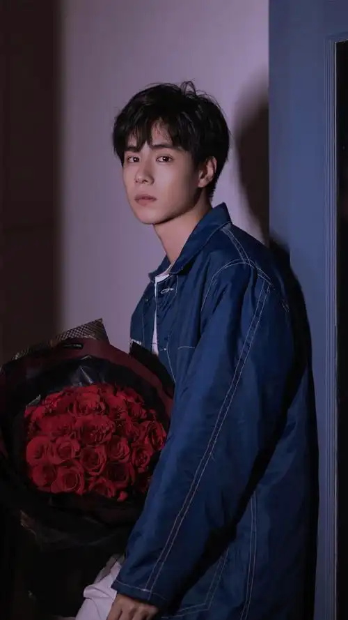 胡一天曲面屏手机壁纸图片_胡一天高清无水印手机壁纸_三千图片网