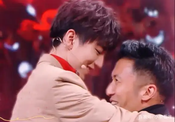 王俊凯壁咚谢霆锋,萧敬腾因没有爆灯,遭选手质问