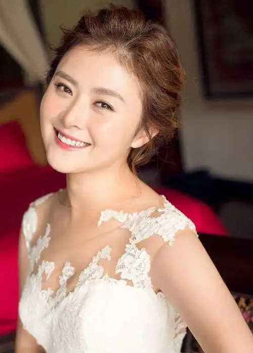 就这样,王琦算是稀里糊涂的成了沈腾的女朋友.