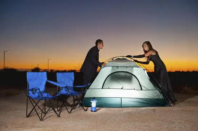 家庭,夫妻,站,笑,微笑,露齿笑,横图,室外,白天,侧面,裙子,晚礼服,西装