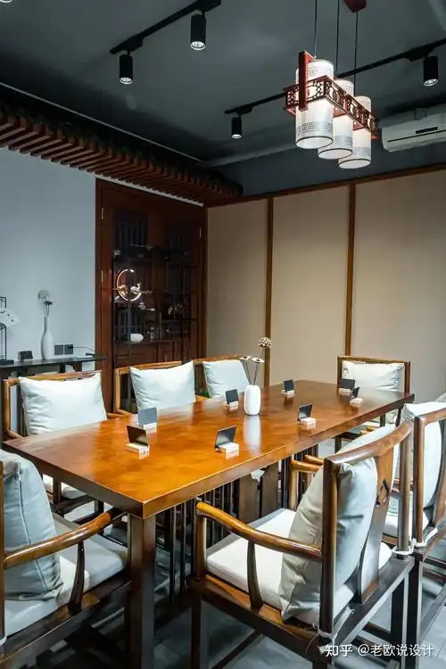 项目面积:400平方米剧本杀店铺大厅采用了工业ins风的装修基调,无处不