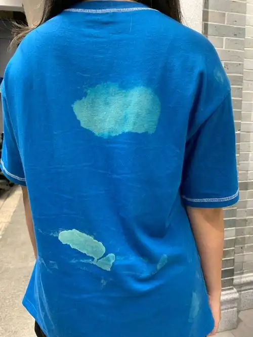 青灰色或者奶茶色想过各种染发翻车的可能但是万万没想到头发倒是没啥