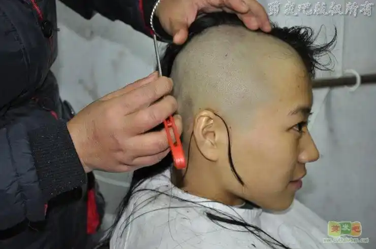 女发友在老理发店剃光头剪发吧2612