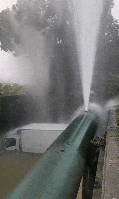 突发今早之江路九溪站附近一货车冲入钱塘江入口紧急救援